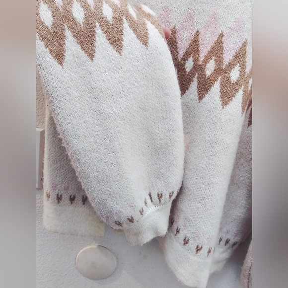 Song Of Style By Amee Song Women's Cream and Brown Patterned Sweater. Size S - Picture 6 of 6